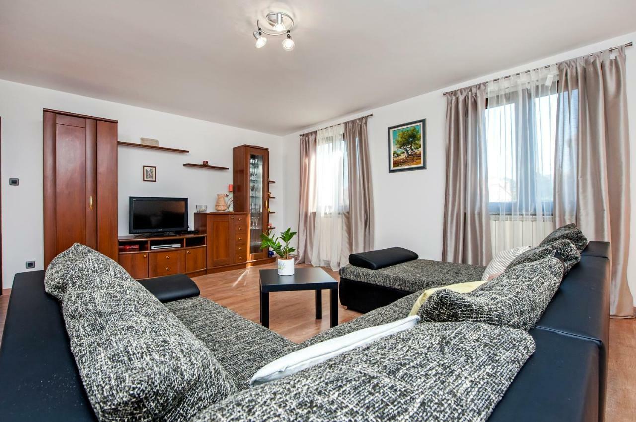 Apartment Nika Rovinj Exterior photo