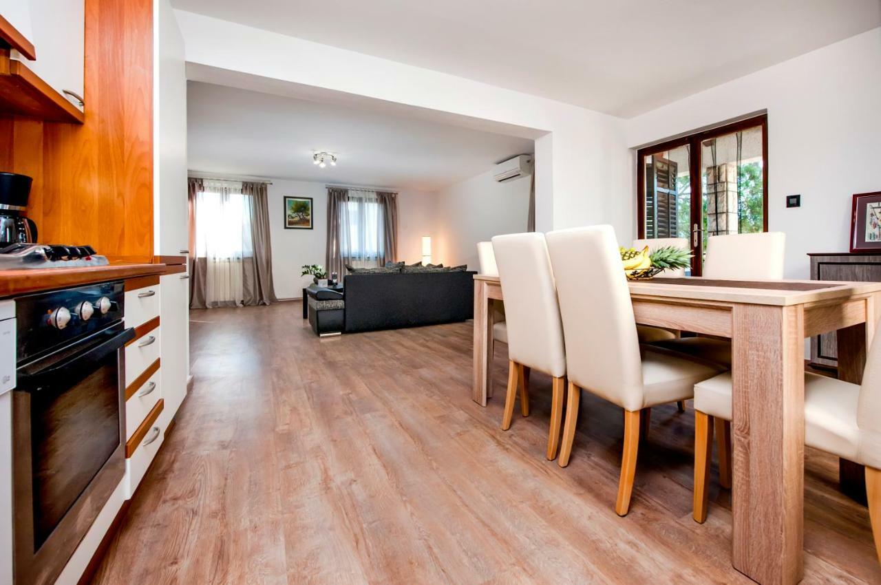 Apartment Nika Rovinj Exterior photo